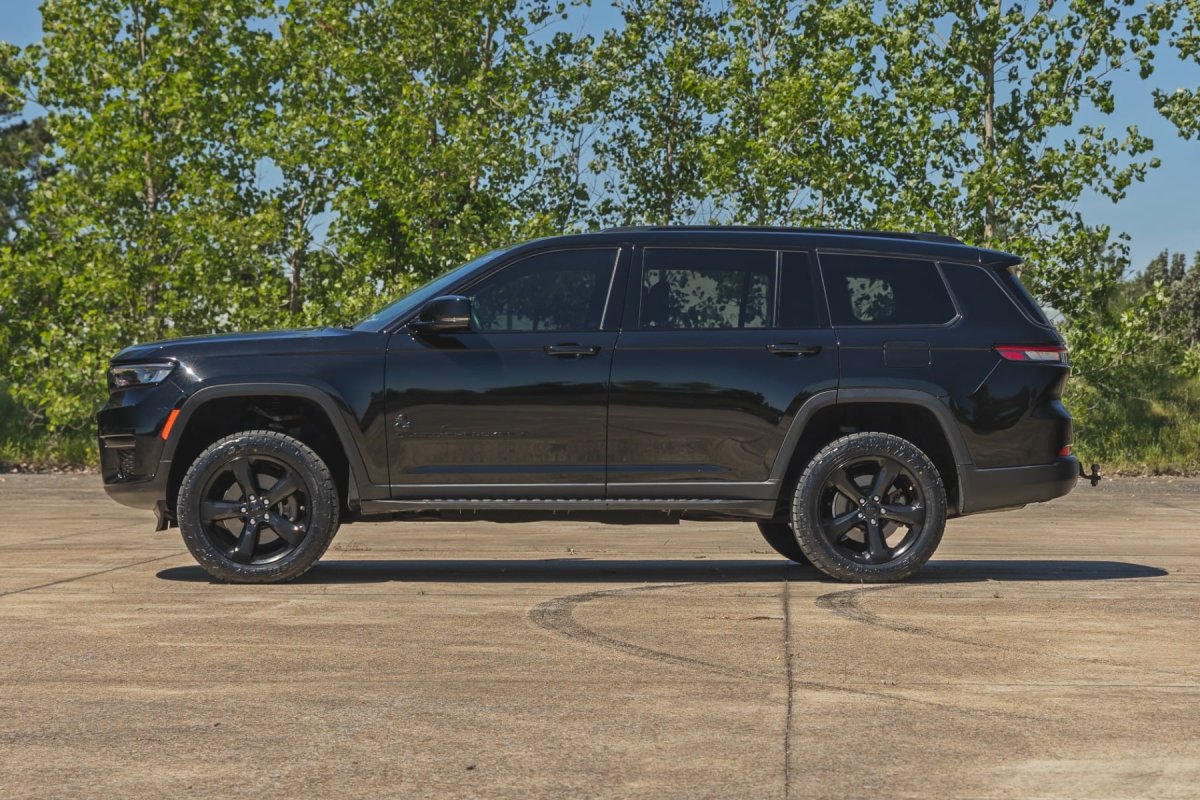 Jeep Grand Cherokee L Suspension Lift Kit - Rough Country - 2 Inch Lift Kit | W/O Air Suspension - '21-'26